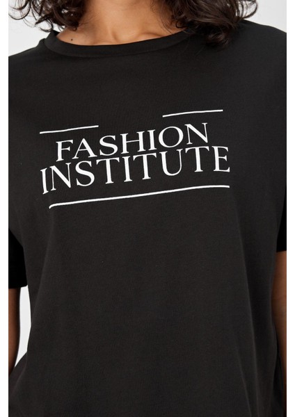 Bisiklet Yaka Baskılı Yırtmaçlı T-Shirt (B24-00212)