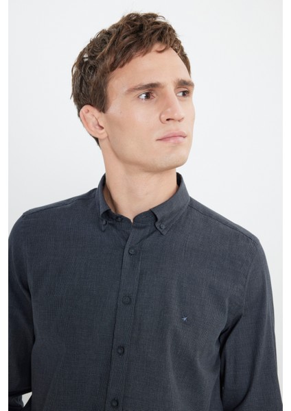 Slim Fit Dar Kesim Klasik Yaka Armürlü Gömlek fırsatları