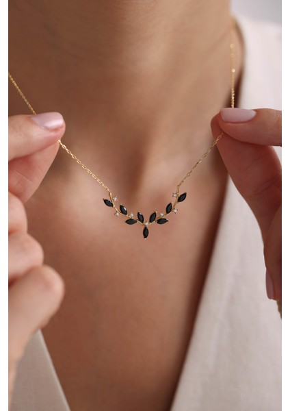 925 Ayar Gümüş Gold Kaplama Siyah Mekik Taşlı Zarif Sarmaşık Kolye