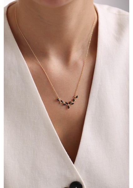 925 Ayar Gümüş Gold Kaplama Siyah Mekik Taşlı Zarif Sarmaşık Kolye modelleri