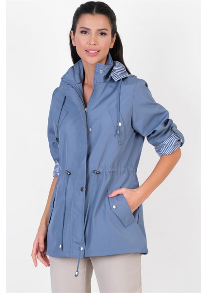 Goudot Kapüşonlu Mevsimlik Parka – Beli Büzgülü, Çıtçıt Detaylı İNDİGO