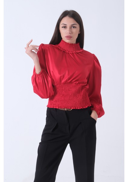 Kırmızı Yaka ve Etek Ucu Gipeli Oversize Saten Bluz 3972990.08 fiyatları