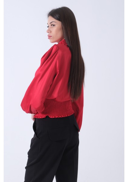 Kırmızı Yaka ve Etek Ucu Gipeli Oversize Saten Bluz 3972990.08 indirimleri