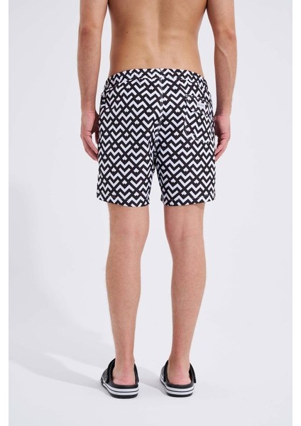 Black-White Sea Short