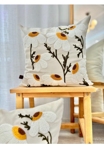 Papatya Desenli Punch (Panç) Nakışlı Özel Tasarım Dekoratif Kırlent Kılıfı 43X43 cm