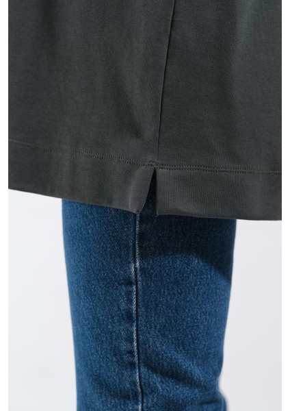 2255_REGLAN Kollu Minimal Baskılı Basic Oversize Rahat Kalıp Tesettür Tunik