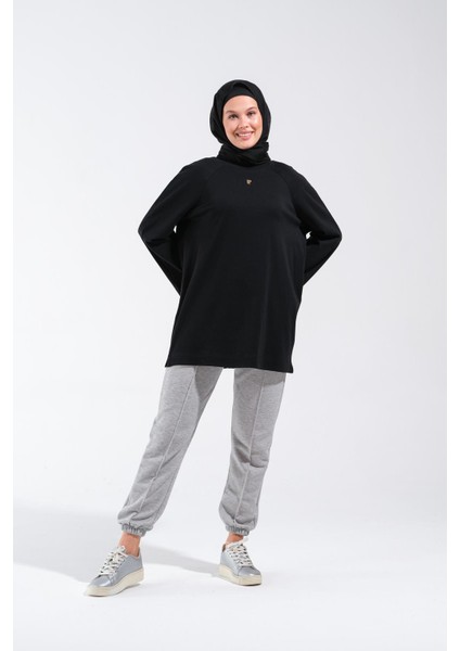 2255_REGLAN Kollu Minimal Baskılı Basic Oversize Rahat Kalıp Tesettür Tunik