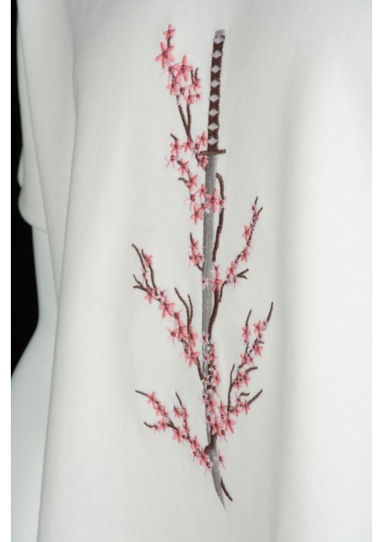 Unisex Kısa Kollu Tshirt Nakışlı Işlemli Sakura Katana Erkek - Kadın Beyaz Rahat Kesim