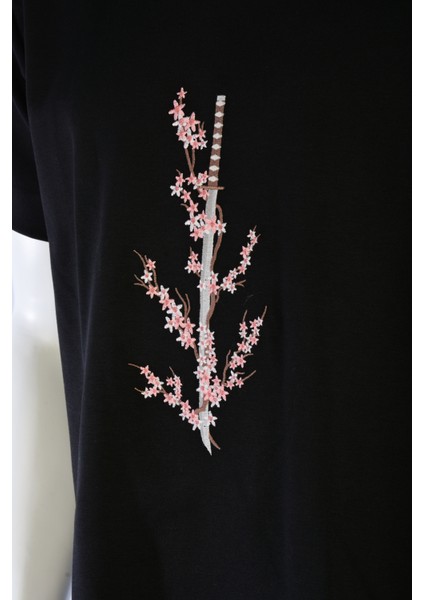 Unisex Kısa Kollu Tshirt Nakışlı Işlemli Sakura Katana Erkek - Kadın Siyah Rahat Kesim