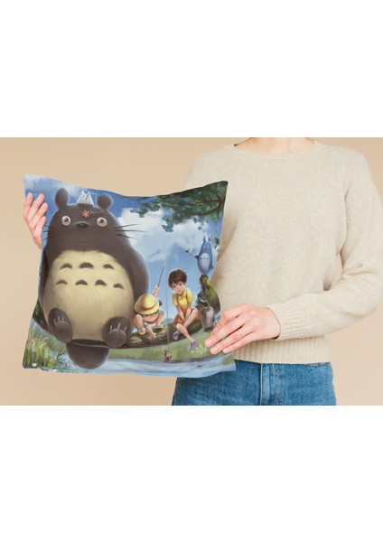 Totoro Desenli Kare Yastık Kılıfı