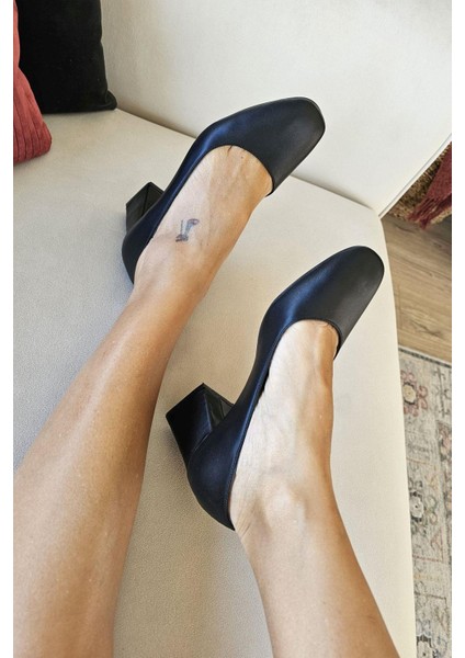 10 650 Topukla Kadın Deri Kalın Topuklu Günlük Ayakkabı