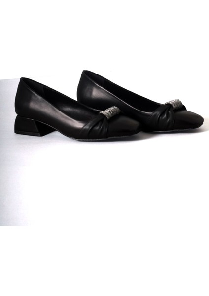 Siyah Kare Topuk Büzgülü Taş Detaylı Bayan Topuklu Ayakkabı