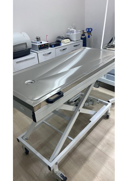 Hijyenik Operasyonlar Için Düşünülmüş Atık Su Gider Hortumuna Sahip 2 Motorlu Veteriner Masası fiyatları