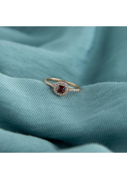 Kırmızı Kare Taşlı 925 Ayar Minimal Rose Gümüş Yüzük