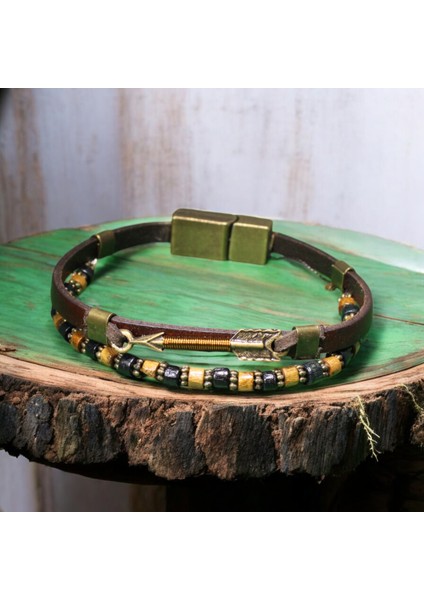 Kahverengi Deri ve Ahşap Boncuklu Bileklik - Ok Figürüyle Şıklık, Metal Mıknatıs Kapama