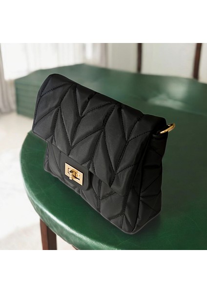 Kadın Kapitone Ayarlı Omuz Askılı Çanta