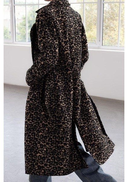 Kadın Moda Şık Regular Ceket Yaka Uzun Astarlı Leopar Desenli Yünlü Uzun Kaban