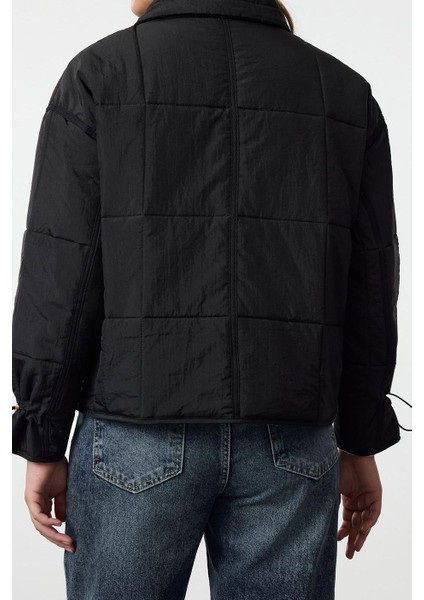 Kadın Moda Şık Oversize Dik Yaka Standart Düz Astarlı Oversize Su Itici Kapitone Şişme Mont