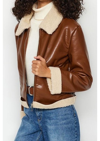 Kadın Moda Şık Regular Gömlek Yaka Standart Düz Astarlı Peluş Detaylı Suni Deri Biker Ceket Mont