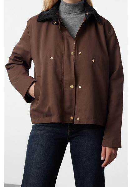 Kadın Moda Şık Oversize Gömlek Yaka Standart Düz Astarlı Omuz ve Yaka Detaylı Ince Ceket Mont modelleri