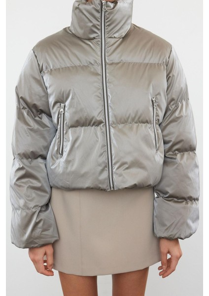 Kadın Moda Şık Regular Dik Yaka Crop Düz Astarlı Oversize Parlak Su Itici Şişme Mont