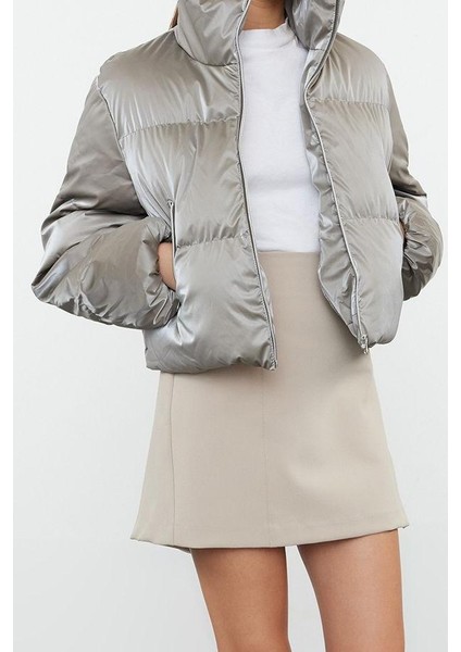 Kadın Moda Şık Regular Dik Yaka Crop Düz Astarlı Oversize Parlak Su Itici Şişme Mont
