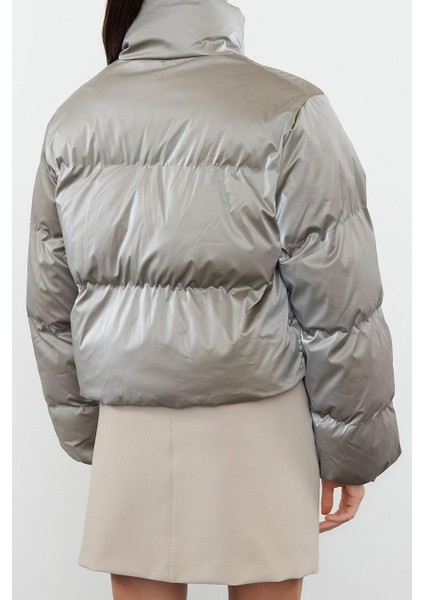 Kadın Moda Şık Regular Dik Yaka Crop Düz Astarlı Oversize Parlak Su Itici Şişme Mont
