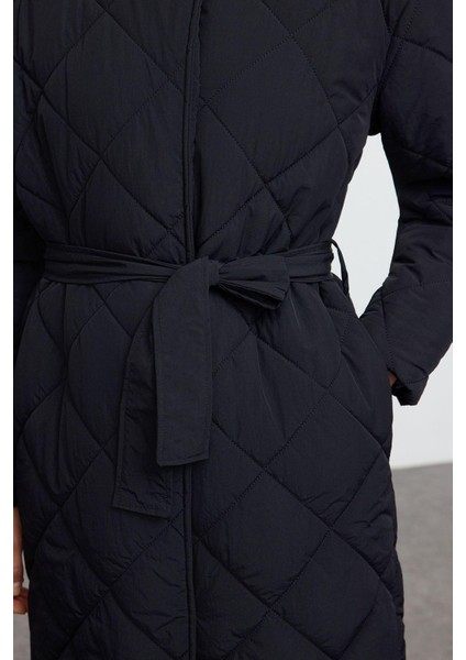 Kadın Moda Şık Bol Ceket Yaka Uzun Düz Astarlı Oversize Kuşaklı Uzun Kapitone Şişme Mont