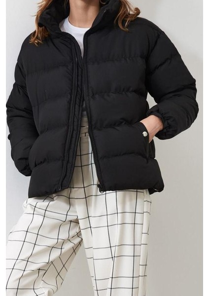 Kadın Moda Şık Oversize Dik Yaka Standart Düz Astarlı Dik Yaka Su Itici Kışlık Şişme Mont
