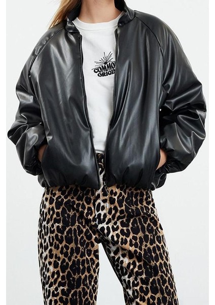 Kadın Moda Şık Bol Hakim Yaka Standart Düz Astarlı Oversize Suni Deri Kapitone Şişme Mont modelleri
