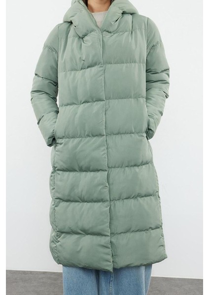 Kadın Moda Regular Kapüşonlu Yaka Uzun Astarlı Yandan Çıtçıtlı Su Itici Kışlık Kapitone Şişmemont fırsatları