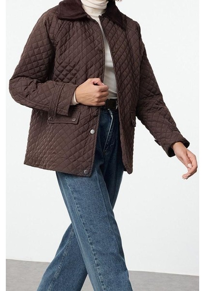 Kadın Moda Şık Oversize Gömlek Yaka Midi Düz Astarlı Oversize Gömlek Yaka Kapitone Mont