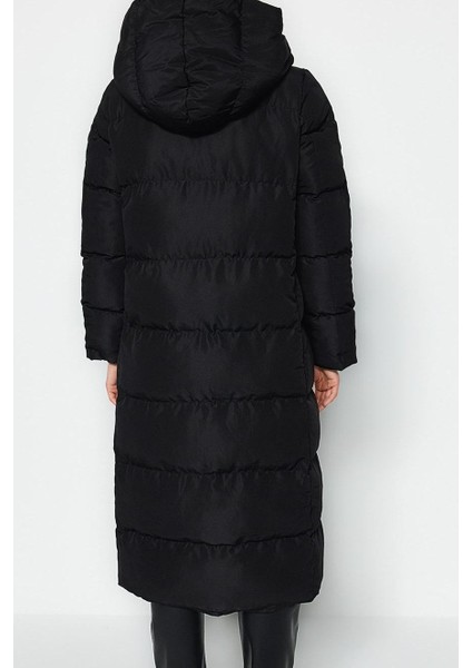 Kadın Moda Regular Kapüşonlu Yaka Uzun Astarlı Yandan Çıtçıtlı Su Itici Kışlık Kapitone Şişme Mont indirimleri