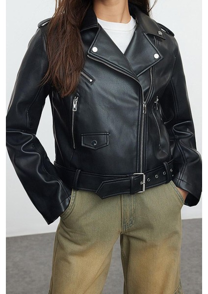 Kadın Moda Şık Regular Ceket Yaka Standart Düz Astarlı Regular Suni Deri Biker Ceket Mont