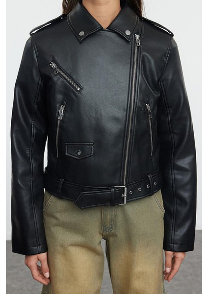 Kadın Moda Şık Regular Ceket Yaka Standart Düz Astarlı Regular Suni Deri Biker Ceket Mont