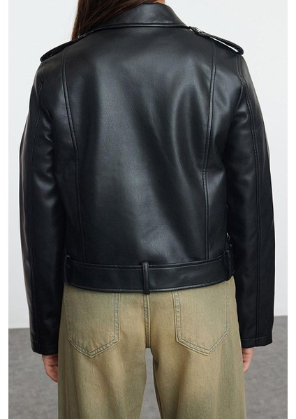 Kadın Moda Şık Regular Ceket Yaka Standart Düz Astarlı Regular Suni Deri Biker Ceket Mont