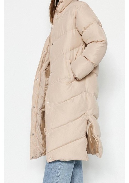 Tasarım Düz Astarlı Yaka Uzun Regular Dik Kadın Yandan Fermuar Detaylı Su Itici Uzun Şişme Mont fiyatları