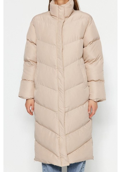 Tasarım Düz Astarlı Yaka Uzun Regular Dik Kadın Yandan Fermuar Detaylı Su Itici Uzun Şişme Mont fırsatları