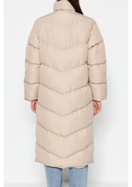 Tasarım Düz Astarlı Yaka Uzun Regular Dik Kadın Yandan Fermuar Detaylı Su Itici Uzun Şişme Mont indirimleri