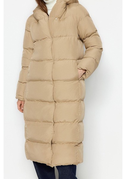 Düz Astarlı Yaka Uzun Regular Kapüşonlu Kadın Yandan Çıtçıtlı Su Itici Kışlık Kapitone Şişme Mont fiyatları