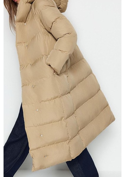 Düz Astarlı Yaka Uzun Regular Kapüşonlu Kadın Yandan Çıtçıtlı Su Itici Kışlık Kapitone Şişme Mont modelleri