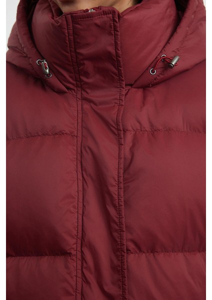 Tasarım Düz Astarlı Yaka Standart Oversize Kapüşonlu Kadın Kapüşonlu Kaz Tüylü Su Iticili Şişme Mont modelleri