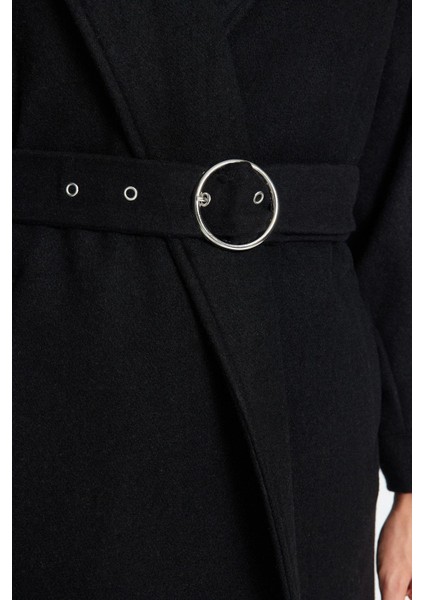 Tasarım Düz Astarlı Yaka Uzun Regular Ceket Kadın Toka Detaylı Kuşaklı Regular Kaban fırsatları