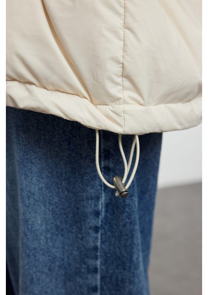 Tasarım Düz Astarlı Yaka Standart Oversize Kapüşonlu Kadın Kapüşonlu Kaz Tüylü Su Iticili Şişme Mont modelleri