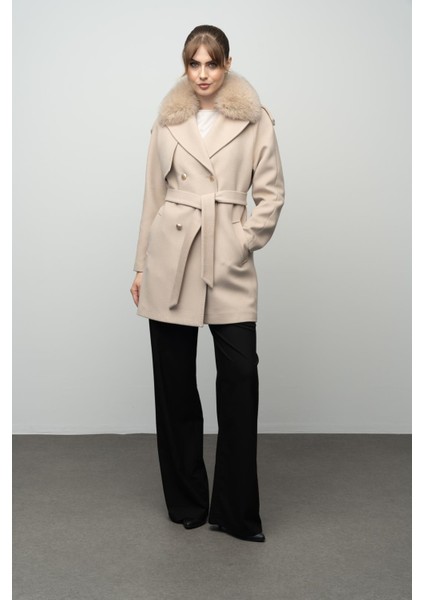 Yakası Çıkabilen Kürklü Apolet ve Pelerin Detaylı Kaşmir Kaban Bej 3007-TK