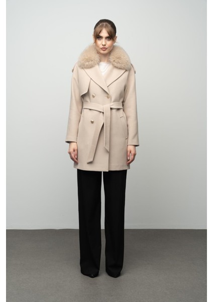 Yakası Çıkabilen Kürklü Apolet ve Pelerin Detaylı Kaşmir Kaban Bej 3007-TK fırsatları