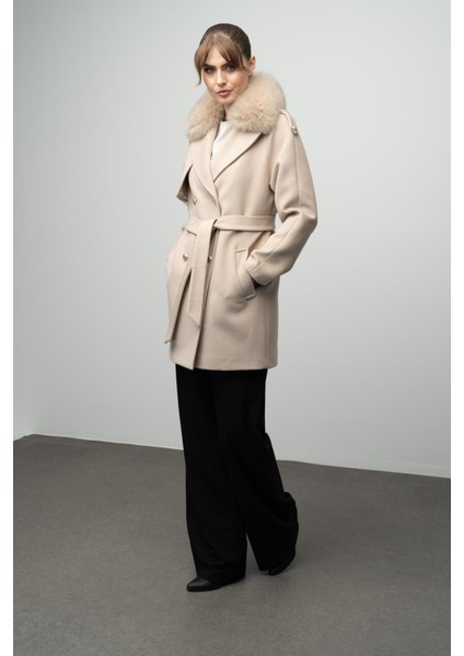 Yakası Çıkabilen Kürklü Apolet ve Pelerin Detaylı Kaşmir Kaban Bej 3007-TK indirimleri