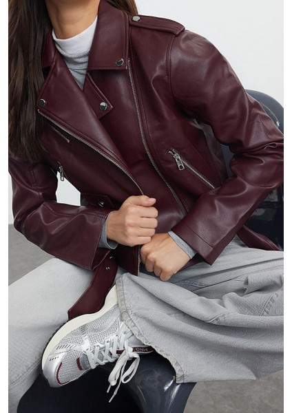 Kadın Moda Şık Regular Ceket Yaka Standart Düz Astarlı Regular Suni Deri Biker Ceket Mont