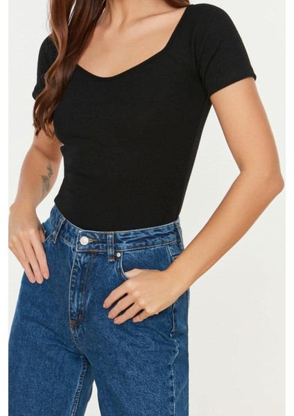 Moda Kalp Yaka Örme Fit Düz Desen Casual Günlük Regular Kısa Kol Bluz