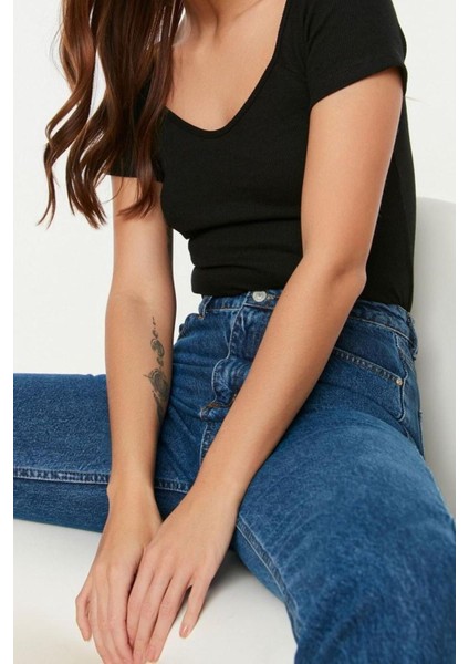 Moda Kalp Yaka Örme Fit Düz Desen Casual Günlük Regular Kısa Kol Bluz
